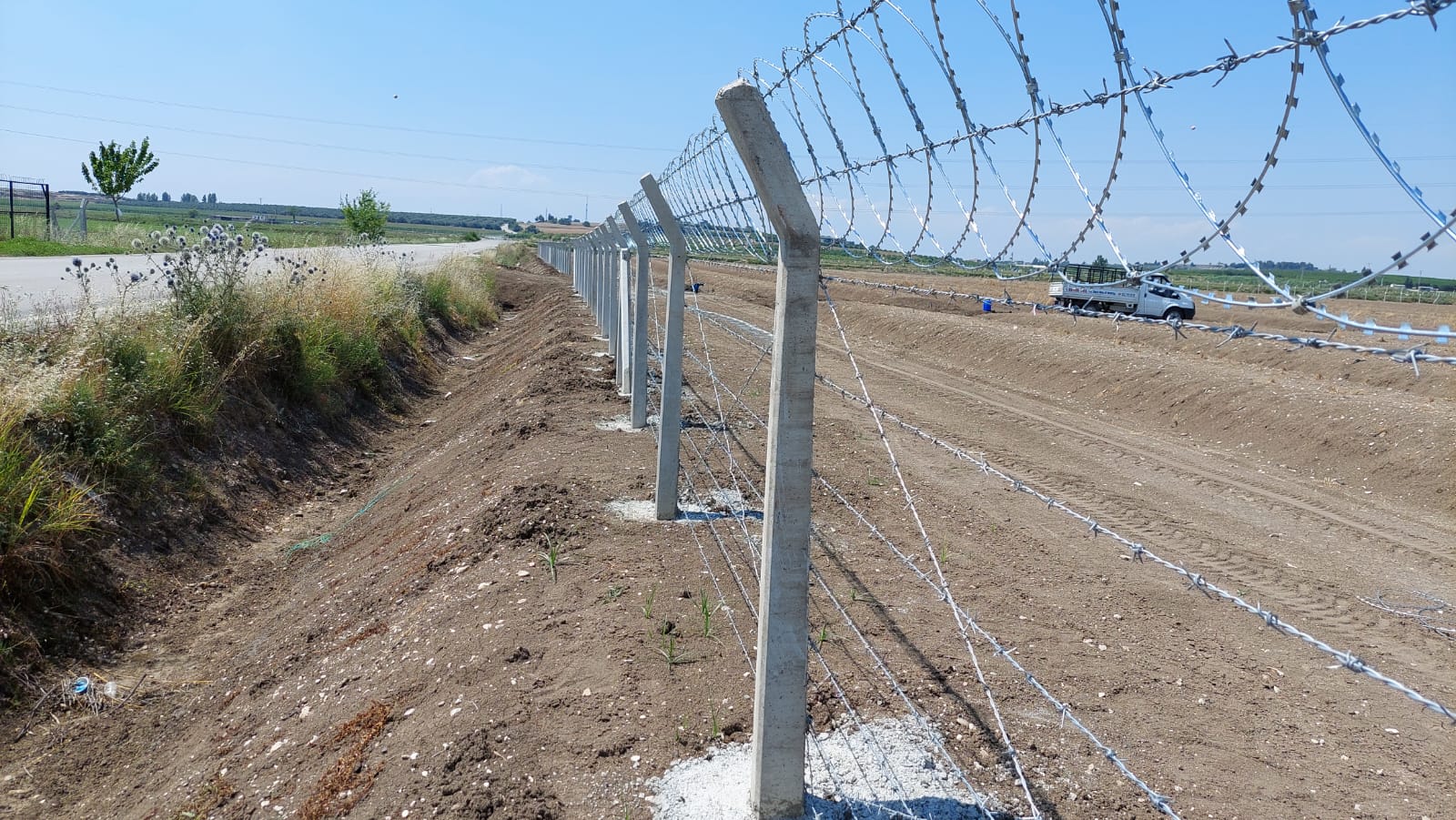 240cm Eğimli Beton Çit Direkleri